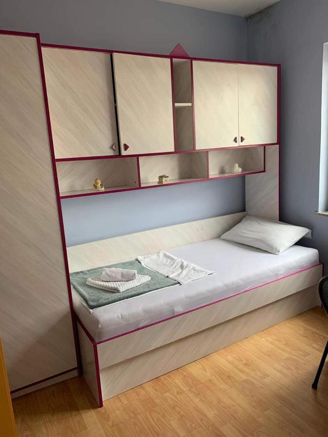 Apartments Sara Posedarje Esterno foto